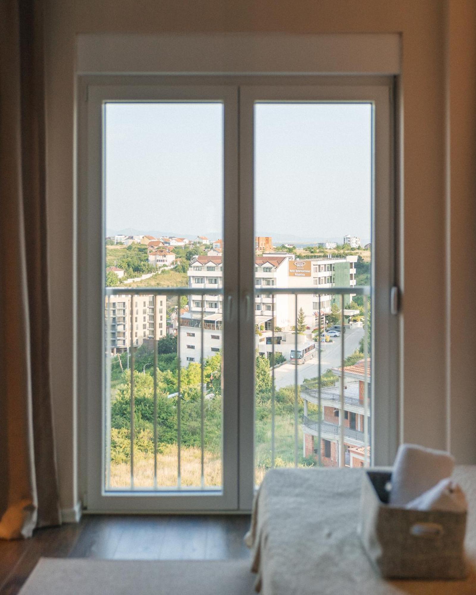 Etern Apart Hotel Приштина Екстер'єр фото